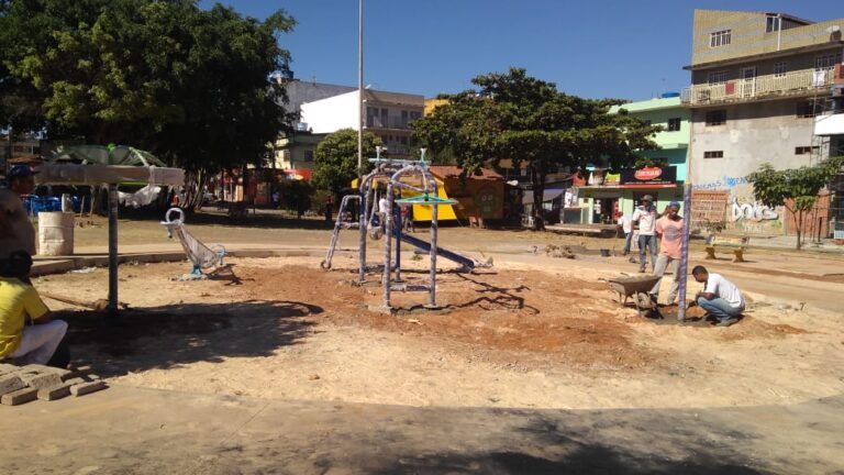 Iniciadas obras de implantação dos novos parquinhos do Guará, através de emenda de Delmasso