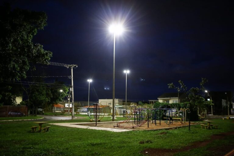 Concluídas obras de iluminação no Lúcio Costa e Pólo de Moda, com emenda de Delmasso