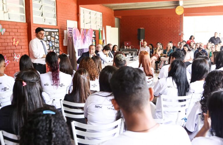 Delmasso participa de aula inaugural da turma 13 do Vira Vida