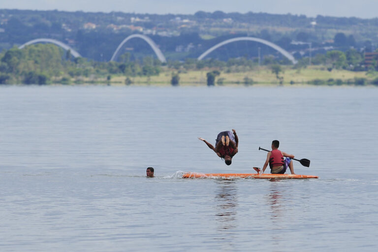 Projeto de Delmasso estabelece regras para exploração de atividades no Lago Paranoá