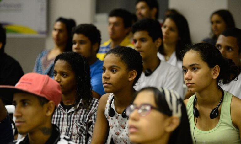 Aprovado projeto de Delmasso que institui o Estatuto da Juventude no DF