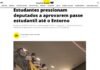 Jornal de Brasília: Estudantes pressionam deputados a aprovarem passe estudantil até o Entorno Jornal de Brasília: Estudantes pressionam deputados a aprovarem passe estudantil até o Entorno