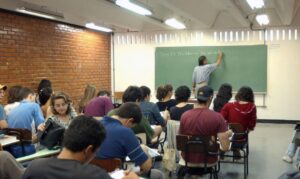 Programa DF Superior visa apoiar jovens de até 29 anos de idade, formados na rede pública de ensino, com bolsas de estudo para conquistar o diploma universitário | Foto: Arquivo/Agência Brasil