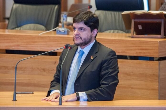 “Vai beneficiar os moradores e aquecer a economia Local”, diz Delmasso sobre Transporte Aquaviário no Lago Paranoá “Vai beneficiar os moradores e aquecer a economia Local”, diz Delmasso sobre Transporte Aquaviário no Lago Paranoá