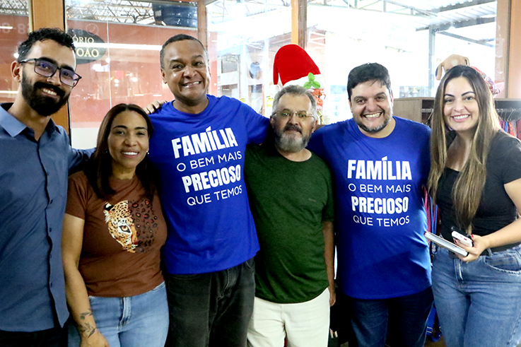 Acompanhado do presidente da Ascofeg (Entidade que administra a feira), Valdinei Lima, Delmasso andou pelo local cumprimentado os comerciantes e revendo conhecidos. Na oportunidade, foi apresentada a Delmasso uma carta de compromissos elaborada pela Ascofeg, que vem apresentando esse documento aos pré-candidatos como compromisso para quem for eleito.