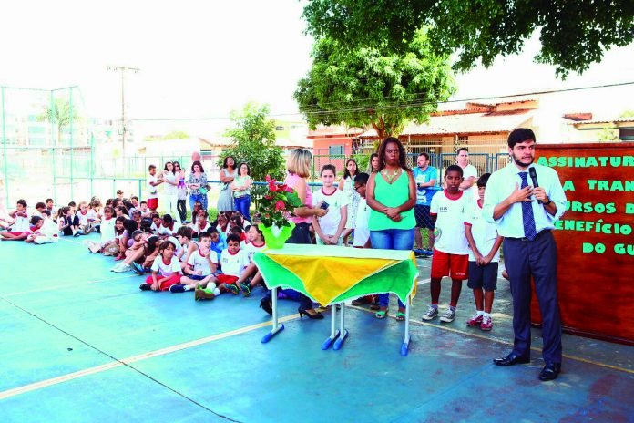 Os investimentos em educação também chegaram diretamente às escolas do Guará. Durante seus mandatos, Rodrigo Delmasso destinou recursos para reformas, melhorias e aquisição de equipamentos em unidades da rede pública, como a Escola Classe 5 do Guará.